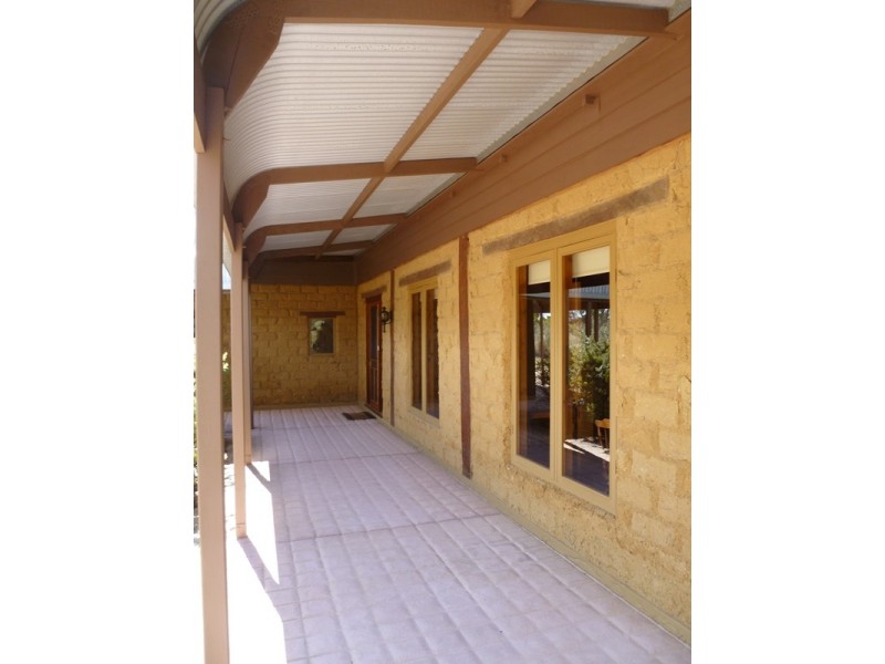 61 Laroona Drive, Quantong VIC 3401