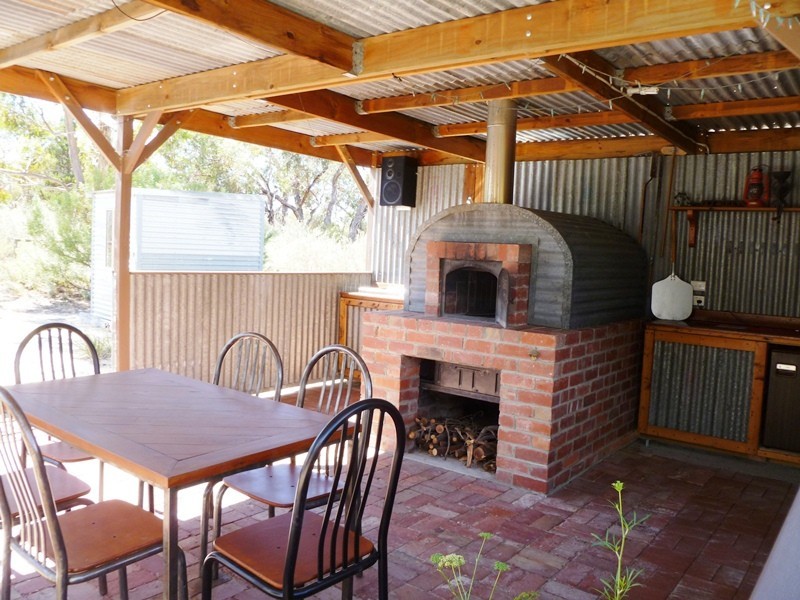 61 Laroona Drive, Quantong VIC 3401