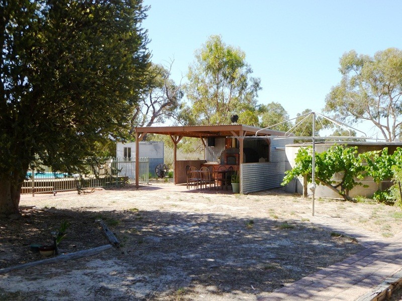 61 Laroona Drive, Quantong VIC 3401