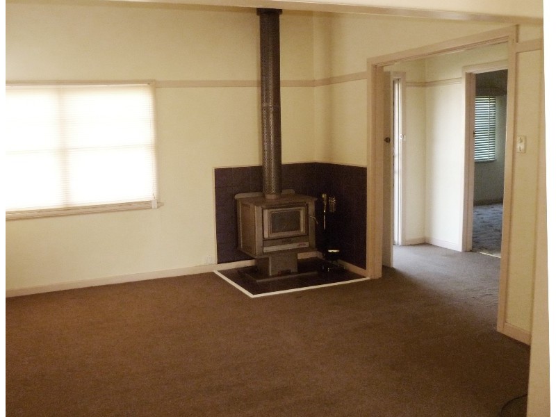 10 Livingstone Street, Warracknabeal VIC 3393