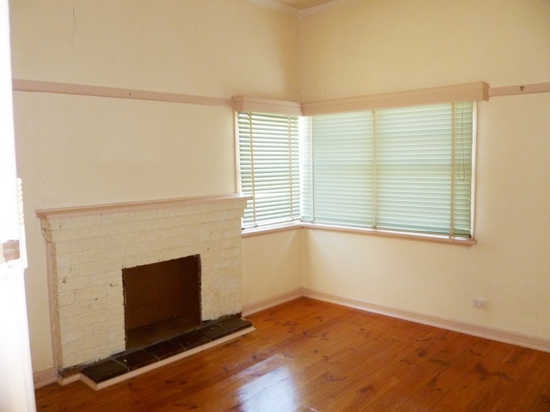 10 Livingstone Street, Warracknabeal VIC 3393