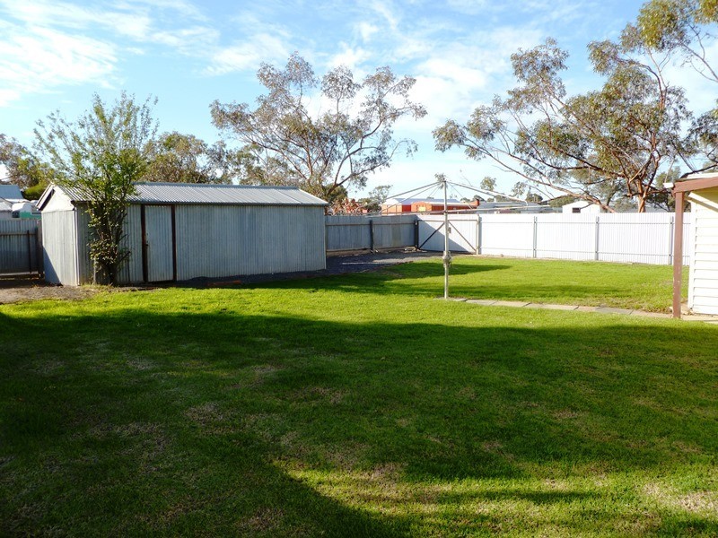 10 Livingstone Street, Warracknabeal VIC 3393
