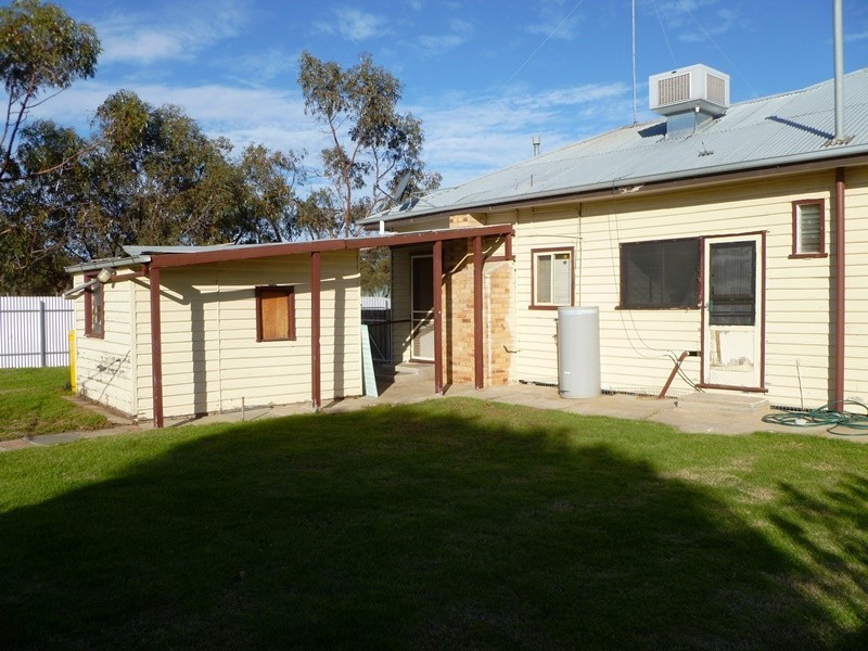 10 Livingstone Street, Warracknabeal VIC 3393