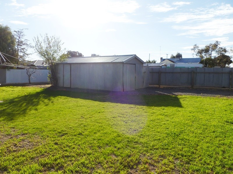 10 Livingstone Street, Warracknabeal VIC 3393