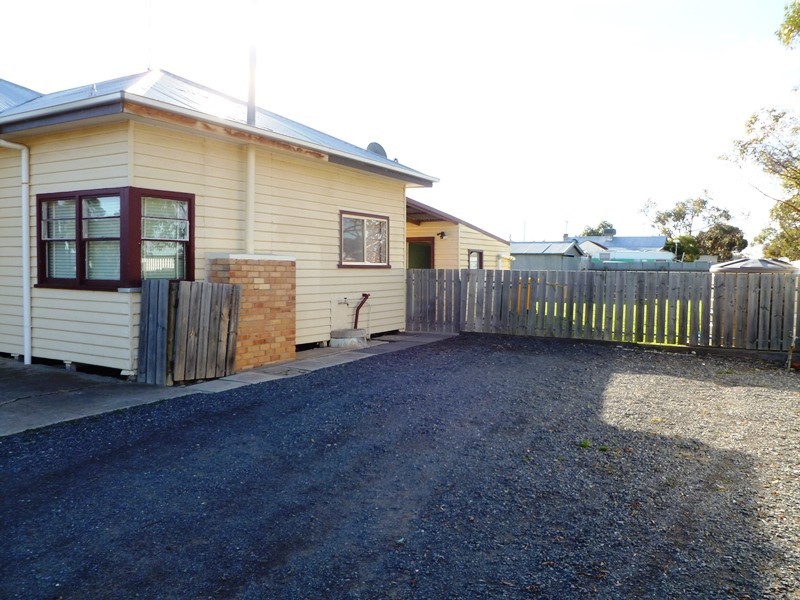 10 Livingstone Street, Warracknabeal VIC 3393