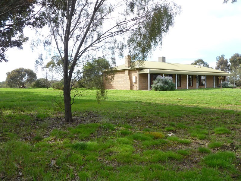 24 Brighton Drive, Dooen VIC 3401