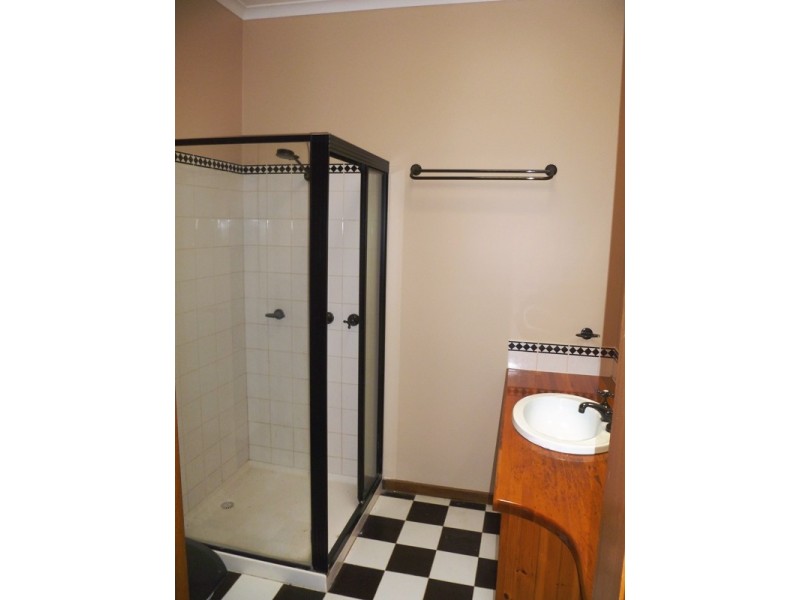 24 Brighton Drive, Dooen VIC 3401