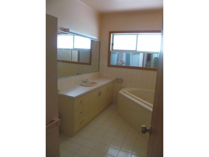 15 Miller Street, Pimpinio VIC 3401