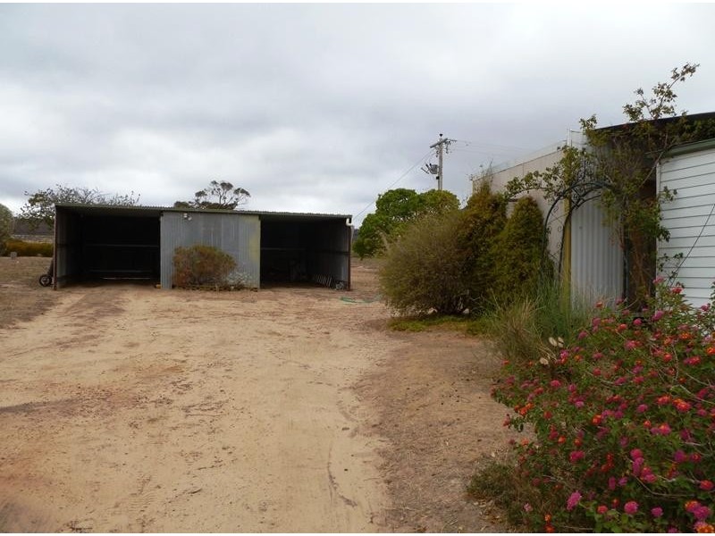 1379 Winfields Road, Laharum VIC 3401