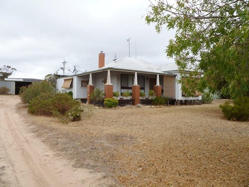 1379 Winfields Road, Laharum VIC 3401