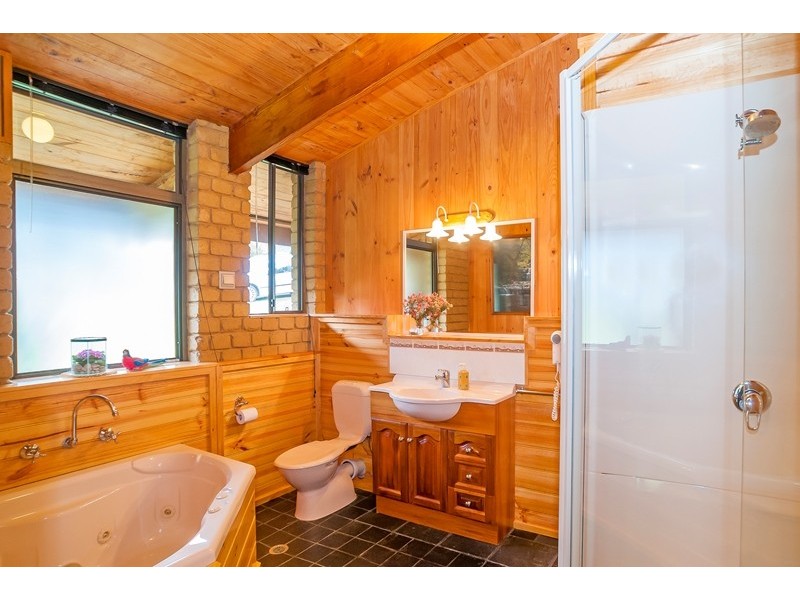 9 Young Road, Halls Gap VIC 3381