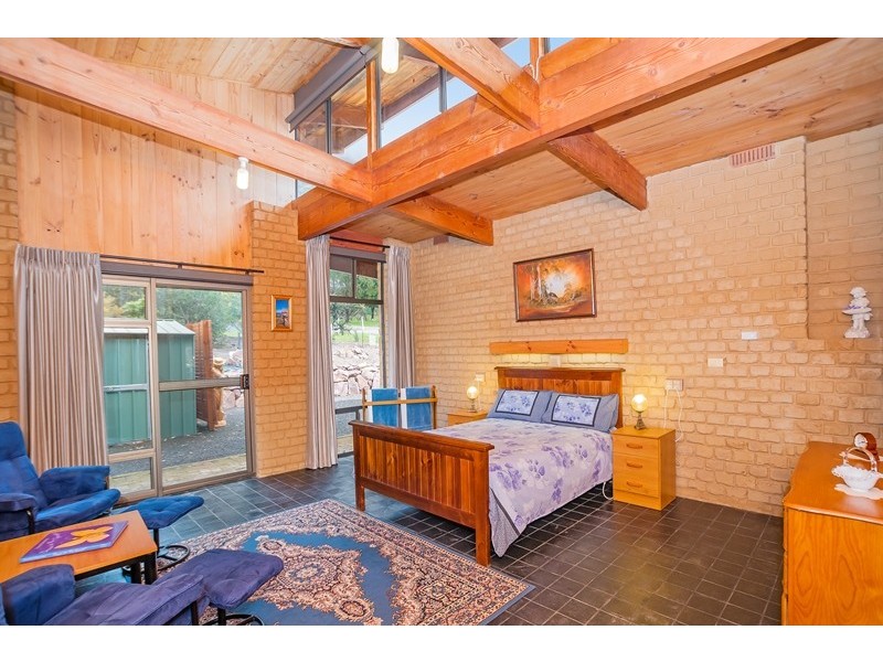 9 Young Road, Halls Gap VIC 3381