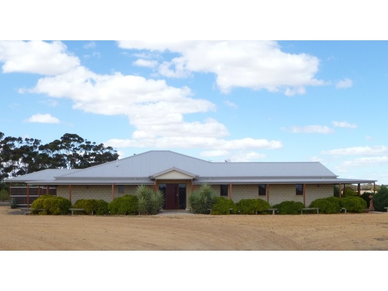 9 Northern Grampians Road, Horsham VIC 3400