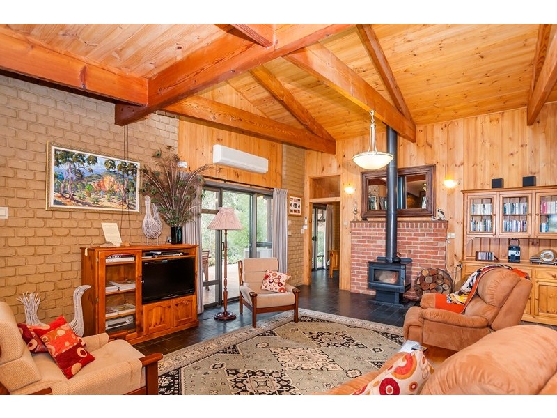 9 YOUNG STREET, Halls Gap VIC 3381