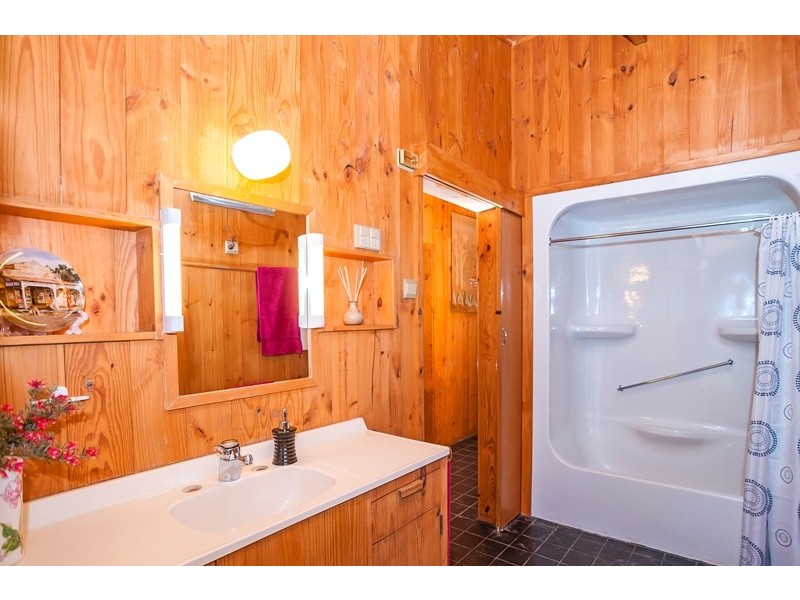 9 YOUNG STREET, Halls Gap VIC 3381