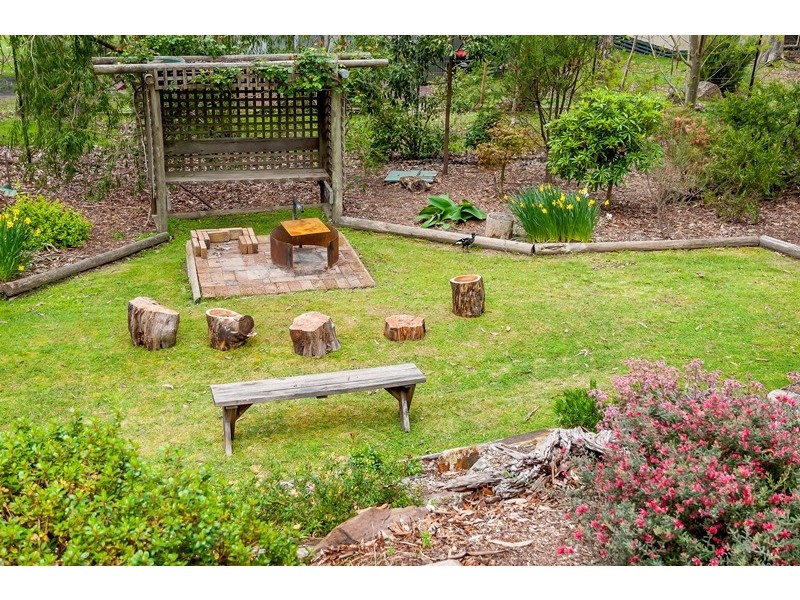 9 YOUNG STREET, Halls Gap VIC 3381