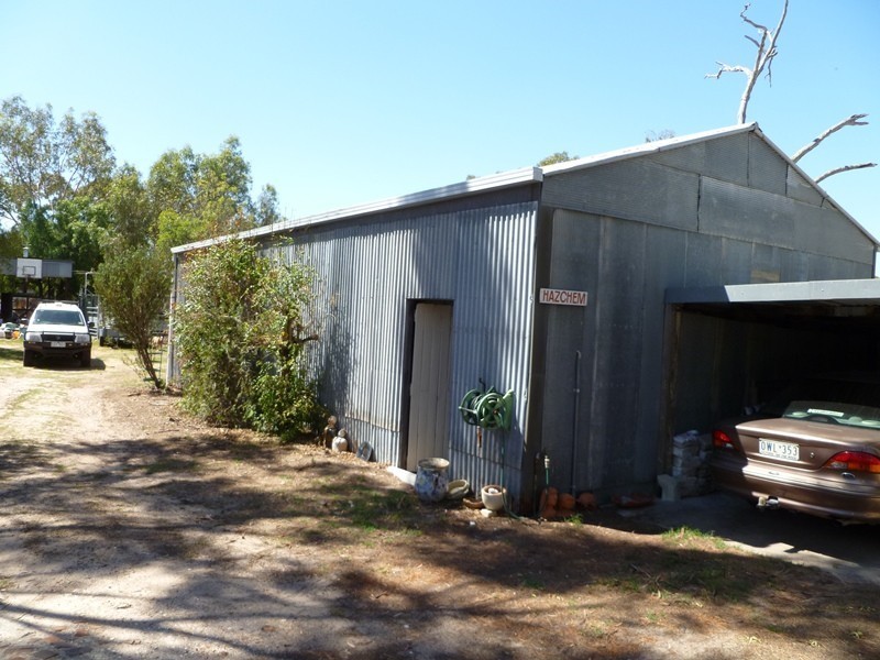 327 Hutchinsons Road, Quantong, Quantong VIC 3401