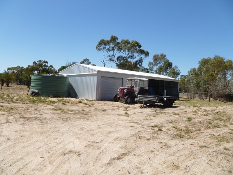 327 Hutchinsons Road, Quantong, Quantong VIC 3401