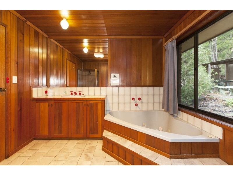 8 High Road, Halls Gap VIC 3381