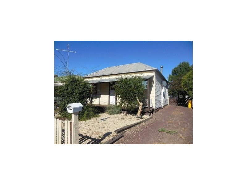 8 Devereux Street, Warracknabeal VIC 3393