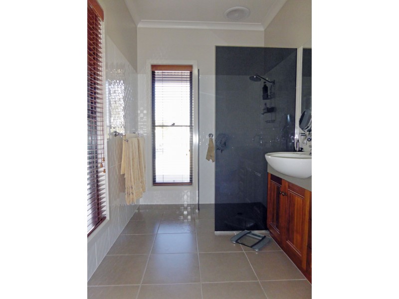 15 Blue Wren Drive, Haven VIC 3401