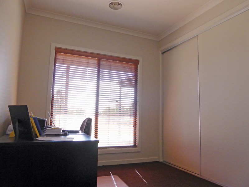 15 Blue Wren Drive, Haven VIC 3401