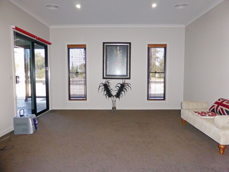 15 Blue Wren Drive, Haven VIC 3401