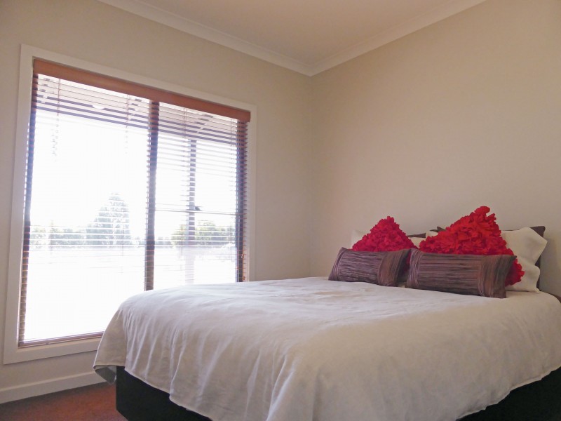 15 Blue Wren Drive, Haven VIC 3401