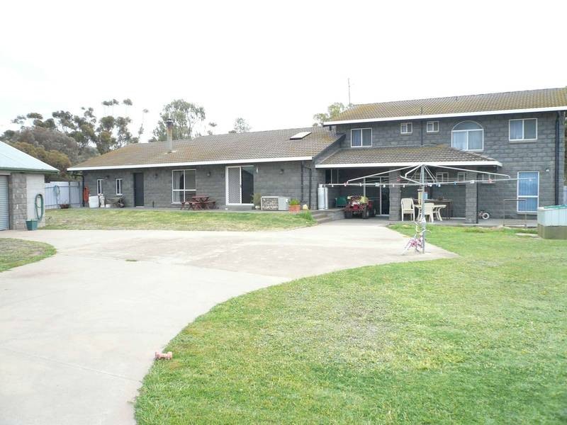 41 DIMBOOLA RD, Warracknabeal VIC 3393