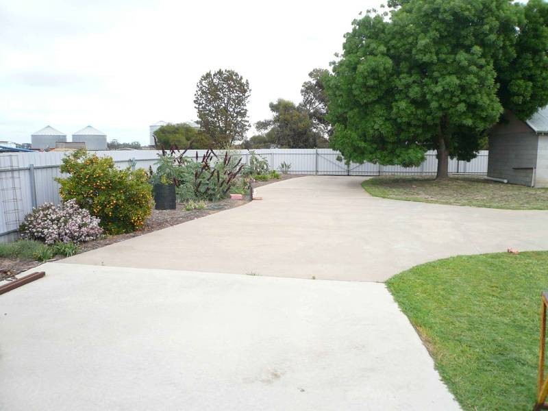 41 DIMBOOLA RD, Warracknabeal VIC 3393