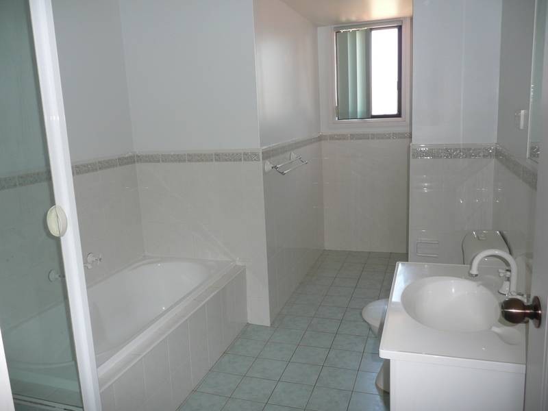 1/19 BALMORAL CRESCENT, Georges Hall NSW 2198