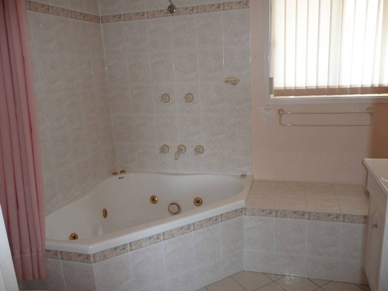 85 REX ROAD, Georges Hall NSW 2198