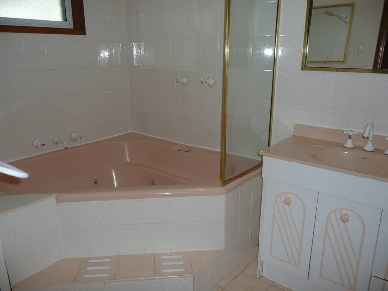 8 Birdwood, Georges Hall NSW 2198