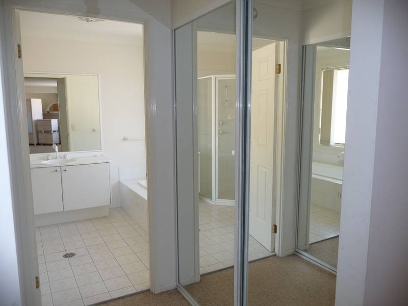 15 Geebung Court, Voyager Point NSW 2172