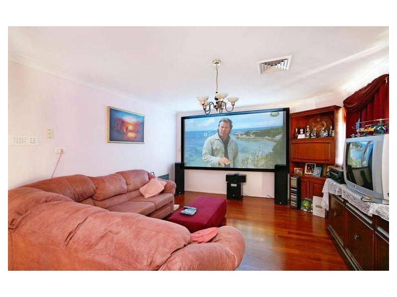 4 Yukka Road, Regents Park NSW 2143