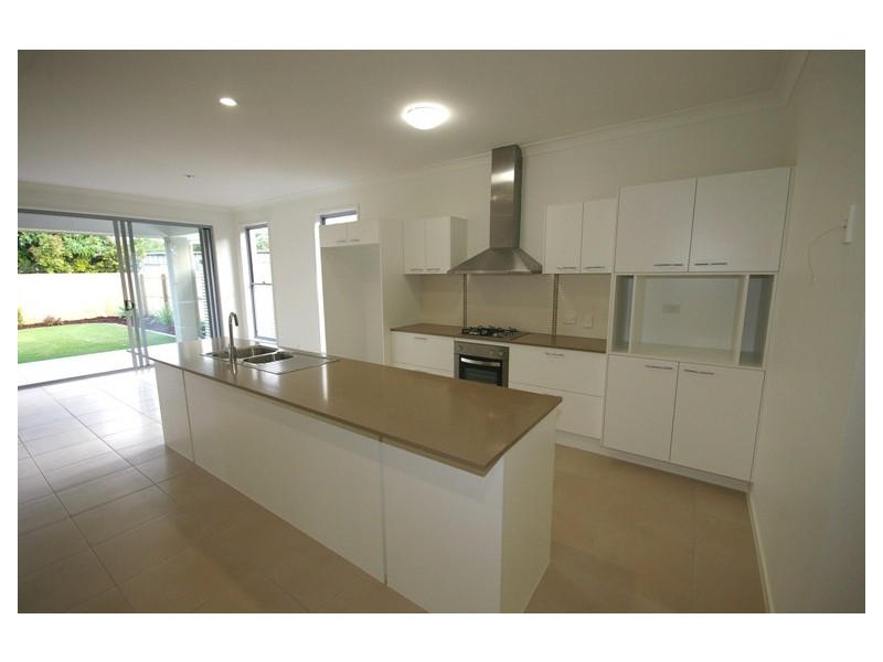 32 Waterview Avenue, Wynnum QLD 4178