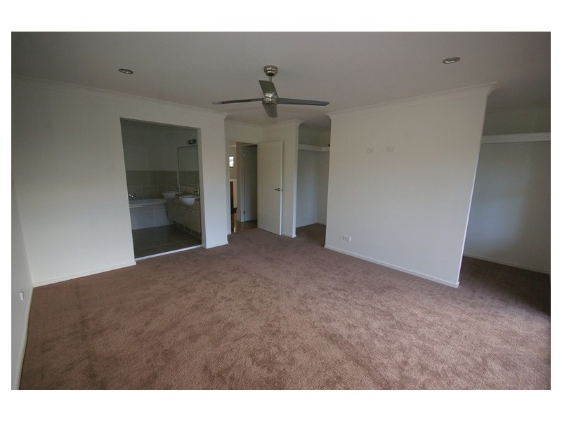 32 Waterview Avenue, Wynnum QLD 4178