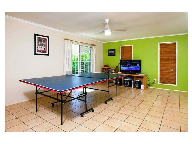 1 Anita Street, Redland Bay QLD 4165