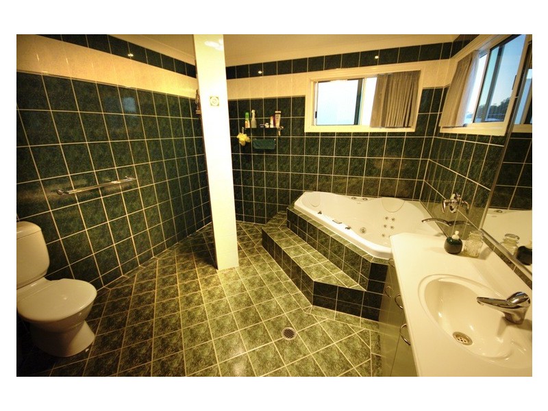 276 Queens Esplanade, Thorneside QLD 4158
