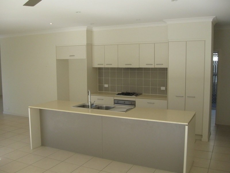 2 Hillcroft Place, Belmont QLD 4153