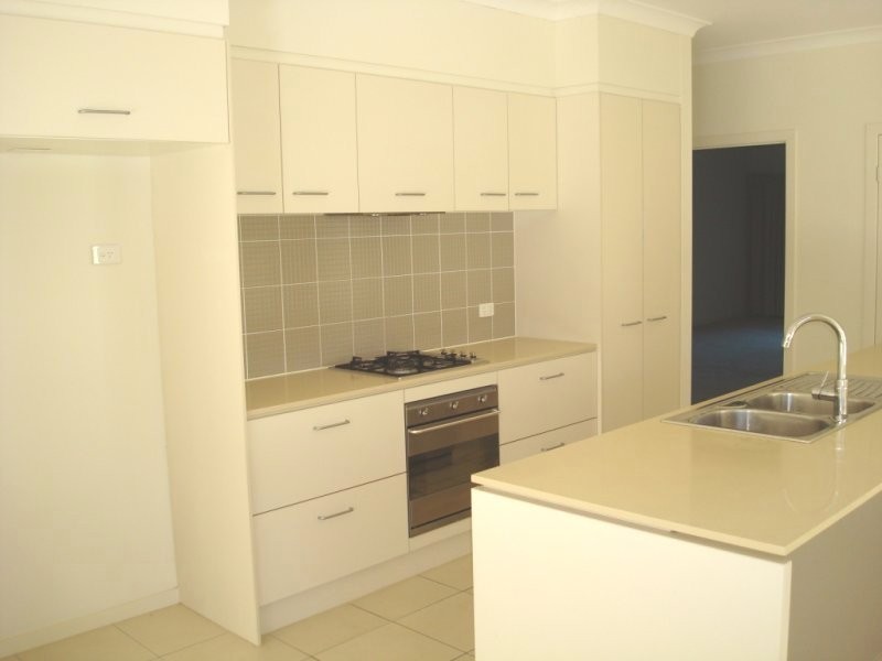 2 Hillcroft Place, Belmont QLD 4153