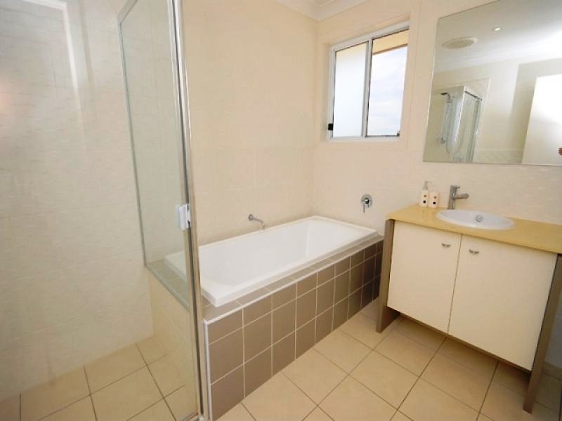 2 Hillcroft Place, Belmont QLD 4153