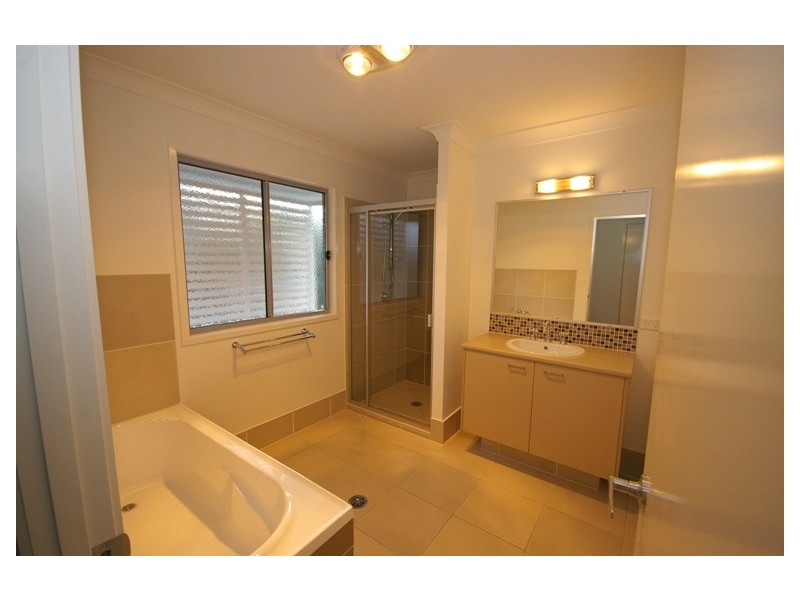 32 Waterview Avenue, Wynnum QLD 4178