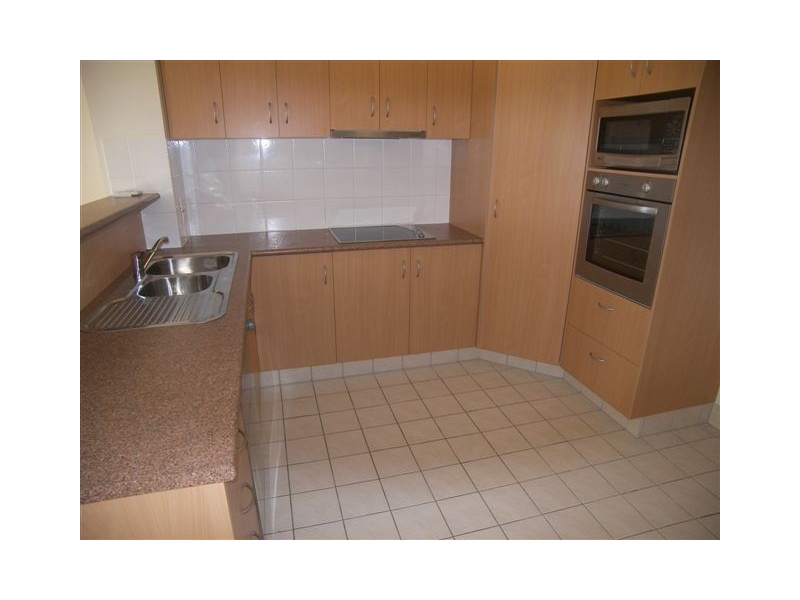 0/27 Walton Street, Southport QLD 4215