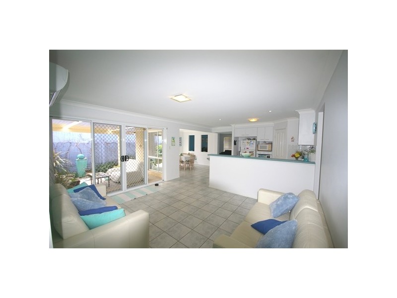 16 Haig Street, Birkdale QLD 4159