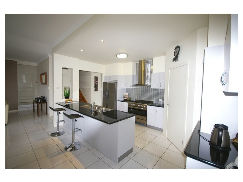 69 Spinnaker Cct, Redland Bay QLD 4165