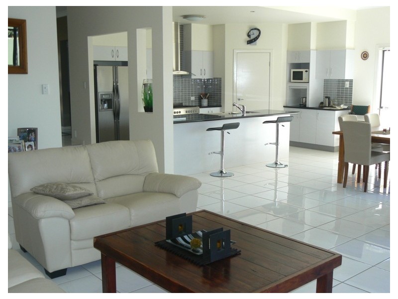 69 Spinnaker Cct, Redland Bay QLD 4165