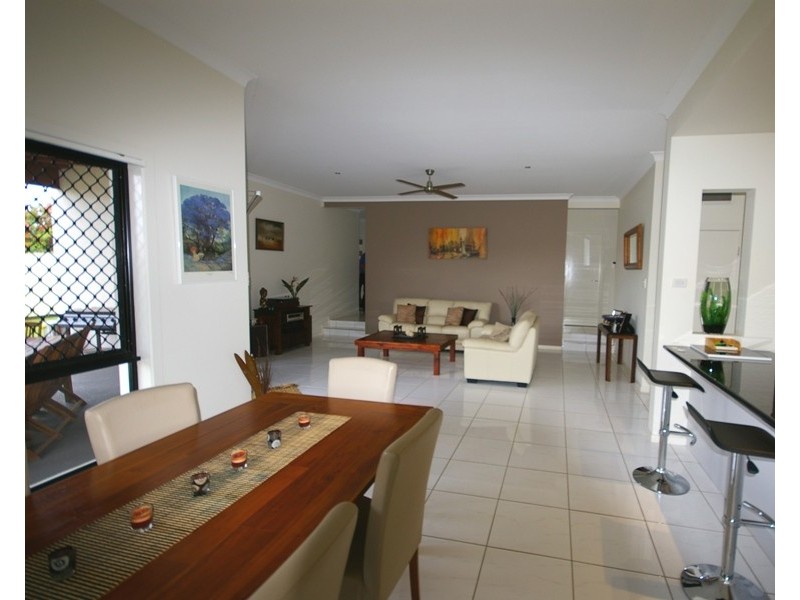 69 Spinnaker Cct, Redland Bay QLD 4165