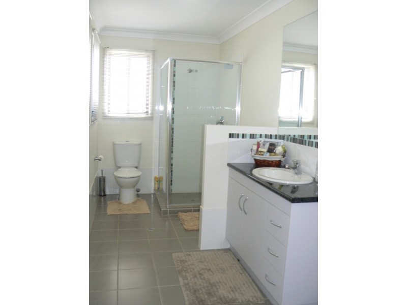69 Spinnaker Cct, Redland Bay QLD 4165