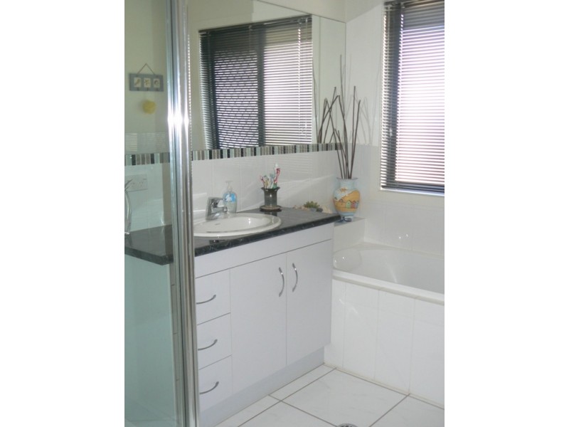 69 Spinnaker Cct, Redland Bay QLD 4165